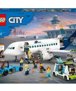LEGO City: Avion de pasageri 60367, 7 ani+, 913 piese
